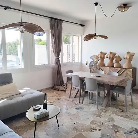 Beachfront In 54343