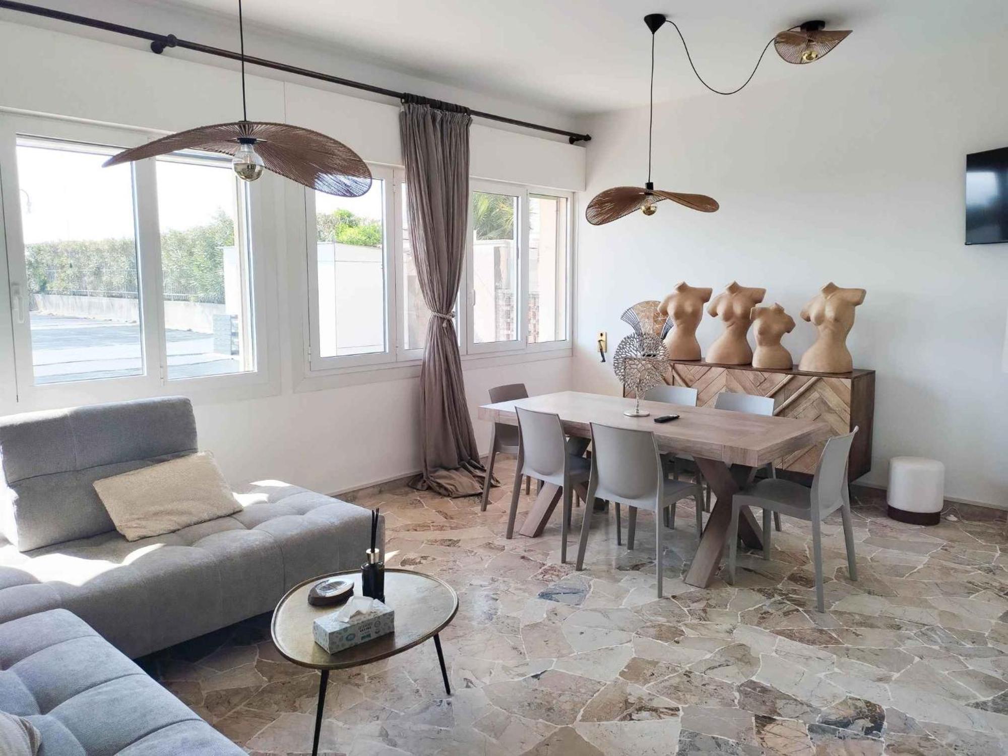 Beachfront In 54343